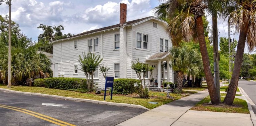 Immobilier commercial à Orlando, Floride 6 chambres, 282.79 m2 № 2418830