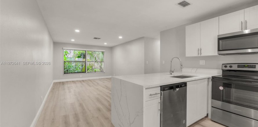 Квартира в Корал-Спрингс, Флорида 3 спальни, 83.61м2 № 2034018