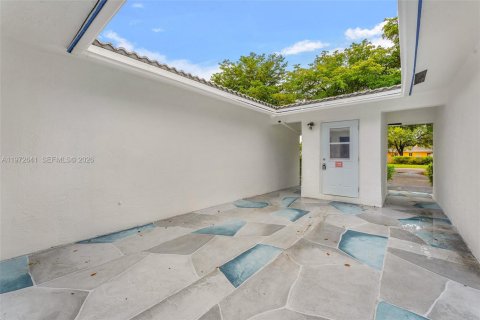 Снять в аренду квартиру в Корал-Спрингс, Флорида 3 спальни, 83.61м2, № 2034018 - фото 3