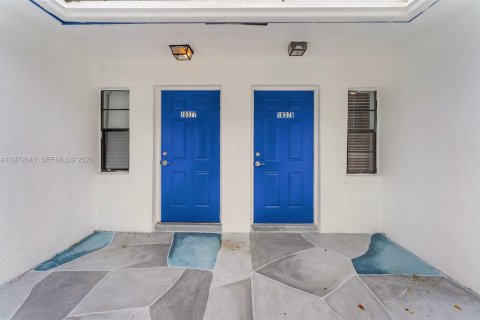 Снять в аренду квартиру в Корал-Спрингс, Флорида 3 спальни, 83.61м2, № 2034018 - фото 4