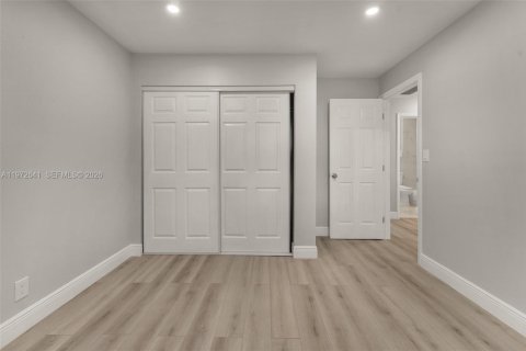 Снять в аренду квартиру в Корал-Спрингс, Флорида 3 спальни, 83.61м2, № 2034018 - фото 10