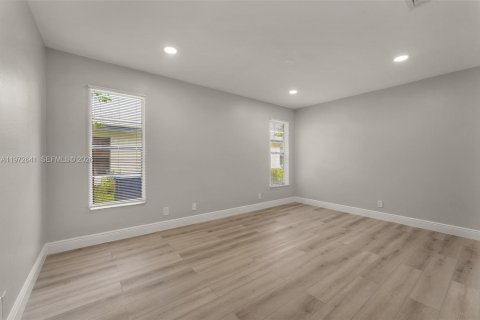 Снять в аренду квартиру в Корал-Спрингс, Флорида 3 спальни, 83.61м2, № 2034018 - фото 14