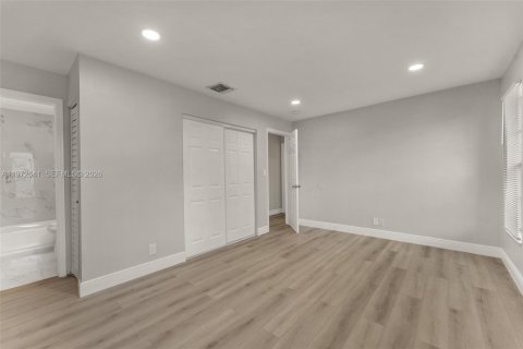 Снять в аренду квартиру в Корал-Спрингс, Флорида 3 спальни, 83.61м2, № 2034018 - фото 11