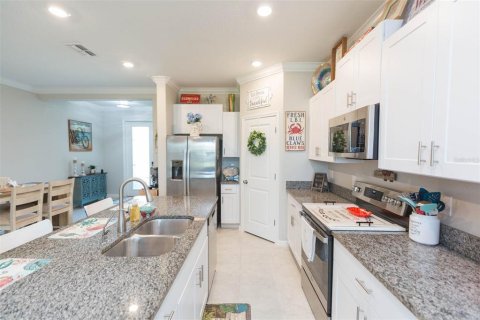 Townhouse in Wesley Chapel, Florida 3 bedrooms, 148.36 sq.m. № 1204437 - photo 8