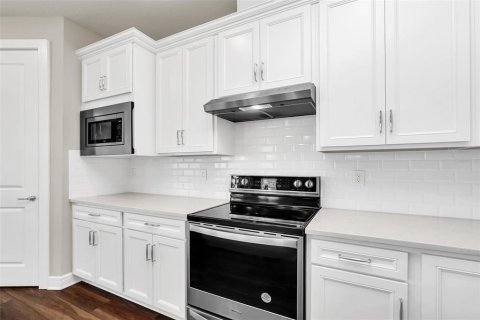 Villa ou maison à louer à Kissimmee, Floride: 4 chambres, 189.61 m2 № 2212837 - photo 9