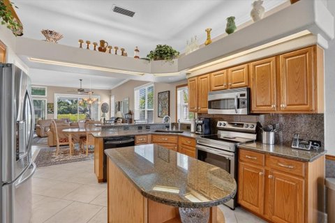 House in Bradenton, Florida 2 bedrooms, 190.54 sq.m. № 2236083 - photo 11