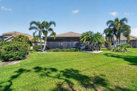 House in Bradenton, Florida 2 bedrooms, 190.54 sq.m. № 2236083 - photo 5