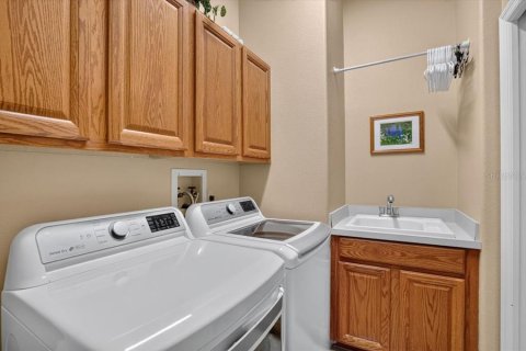 House in Bradenton, Florida 2 bedrooms, 190.54 sq.m. № 2236083 - photo 14