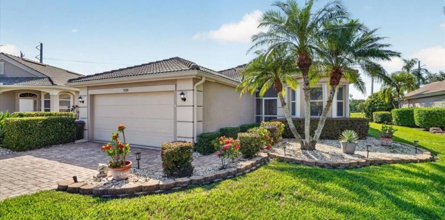 House in Bradenton, Florida 2 bedrooms, 190.54 sq.m. № 2236083