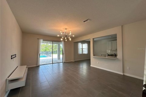 House in Land O' Lakes, Florida 4 bedrooms, 172.15 sq.m. № 1908341 - photo 6