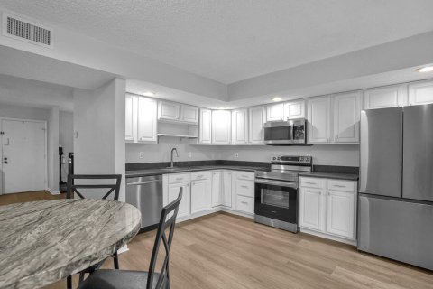 Condo in Delray Beach, Florida, 2 bedrooms  № 2081458 - photo 9
