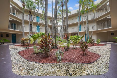 Condo in Delray Beach, Florida, 2 bedrooms  № 2081458 - photo 24