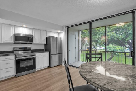 Condo in Delray Beach, Florida, 2 bedrooms  № 2081458 - photo 8