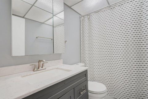 Condo in Delray Beach, Florida, 2 bedrooms  № 2081458 - photo 16
