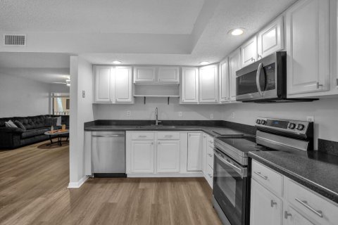 Condo in Delray Beach, Florida, 2 bedrooms  № 2081458 - photo 11