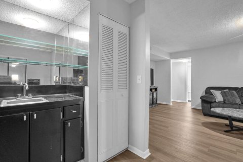 Condo in Delray Beach, Florida, 2 bedrooms  № 2081458 - photo 7