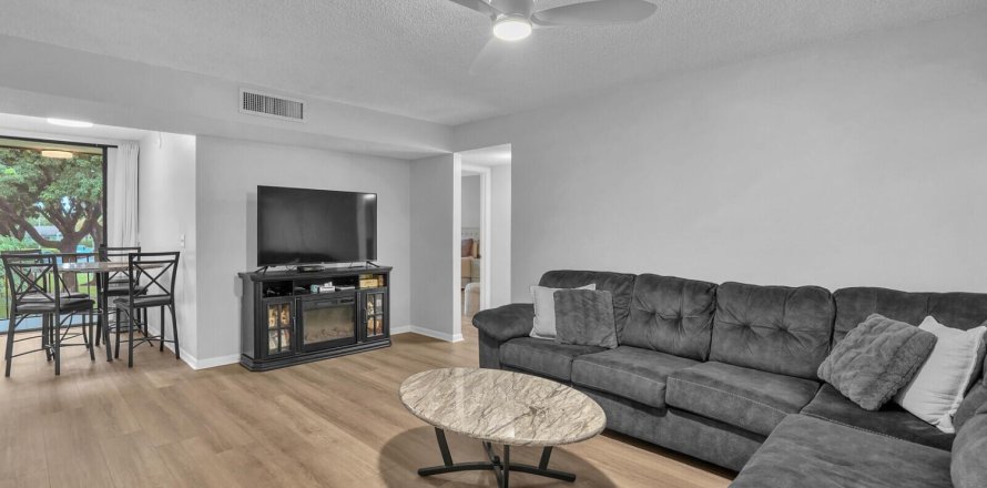 Condo in Delray Beach, Florida, 2 bedrooms  № 2081458