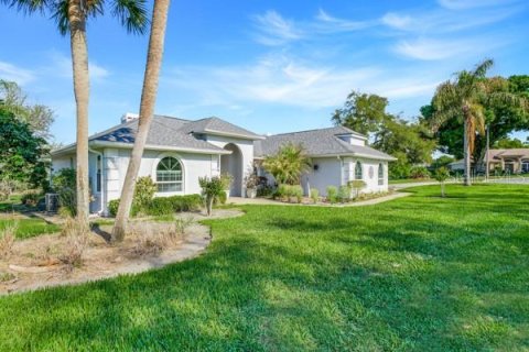 House in Clermont, Florida 3 bedrooms, 146.14 sq.m. № 2111998