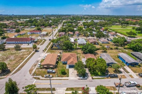 Villa ou maison à vendre à Deerfield Beach, Floride: 4 chambres, 137.12 m2 № 2084434 - photo 9