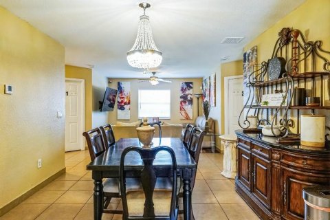 Villa ou maison à vendre à Deerfield Beach, Floride: 4 chambres, 137.12 m2 № 2084434 - photo 2