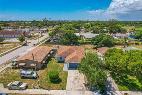 Villa ou maison à vendre à Deerfield Beach, Floride: 4 chambres, 137.12 m2 № 2084434 - photo 8