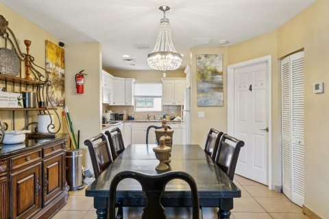 Villa ou maison à vendre à Deerfield Beach, Floride: 4 chambres, 137.12 m2 № 2084434 - photo 5