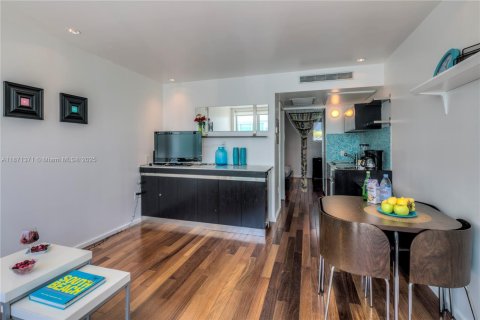 Condominio en venta en Miami Beach, Florida, 1 dormitorio, 38.18 m2 № 1919972 - foto 4