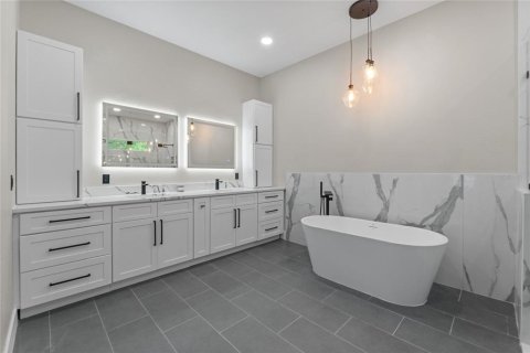 Casa en venta en Groveland, Florida, 5 dormitorios, 326.64 m2 № 1535665 - foto 18
