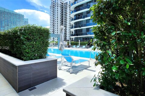 Condo in Miami, Florida, 2 bedrooms  № 2027903 - photo 13