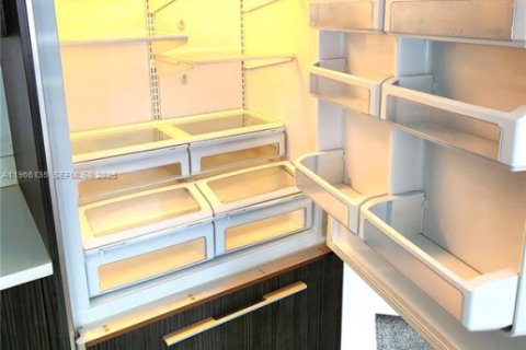 Condo in Miami, Florida, 2 bedrooms  № 2027903 - photo 26