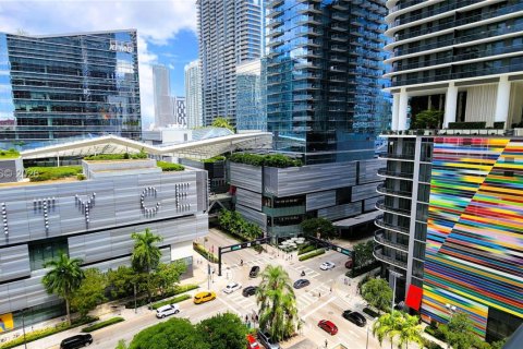 Condo in Miami, Florida, 2 bedrooms  № 2027903 - photo 2