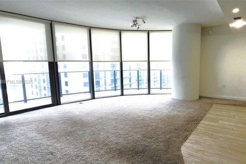 Condo in Miami, Florida, 2 bedrooms  № 2027903 - photo 17