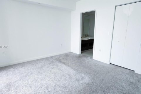 Condo in Miami, Florida, 2 bedrooms  № 2027903 - photo 30