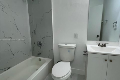 Apartment in Hollywood, Florida 3 bedrooms, 120.77 sq.m. № 1948793 - photo 12