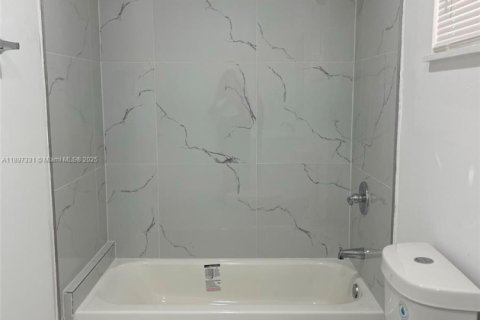 Apartment in Hollywood, Florida 3 bedrooms, 120.77 sq.m. № 1948793 - photo 19