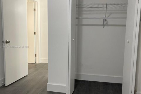 Apartment in Hollywood, Florida 3 bedrooms, 120.77 sq.m. № 1948793 - photo 14