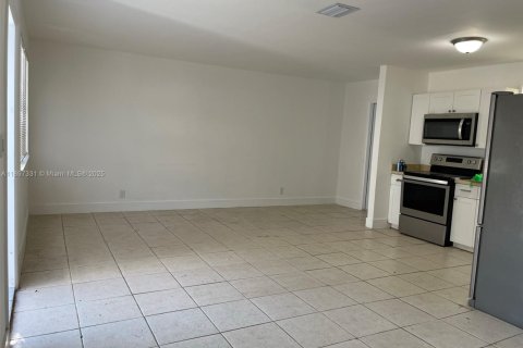 Apartment in Hollywood, Florida 3 bedrooms, 120.77 sq.m. № 1948793 - photo 6