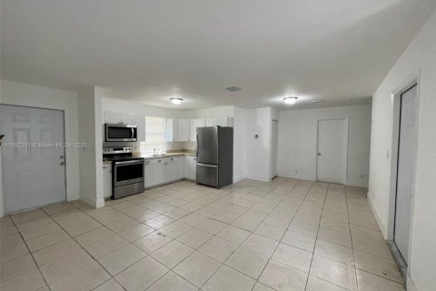 Apartment in Hollywood, Florida 3 bedrooms, 120.77 sq.m. № 1948793 - photo 25