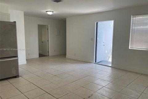 Apartment in Hollywood, Florida 3 bedrooms, 120.77 sq.m. № 1948793 - photo 21