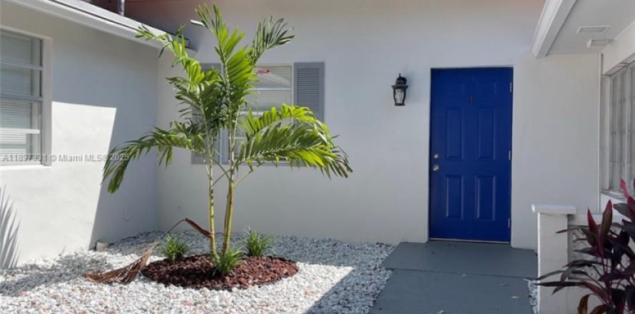 Apartment in Hollywood, Florida 3 bedrooms, 120.77 sq.m. № 1948793