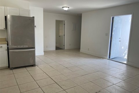 Apartment in Hollywood, Florida 3 bedrooms, 120.77 sq.m. № 1948793 - photo 24