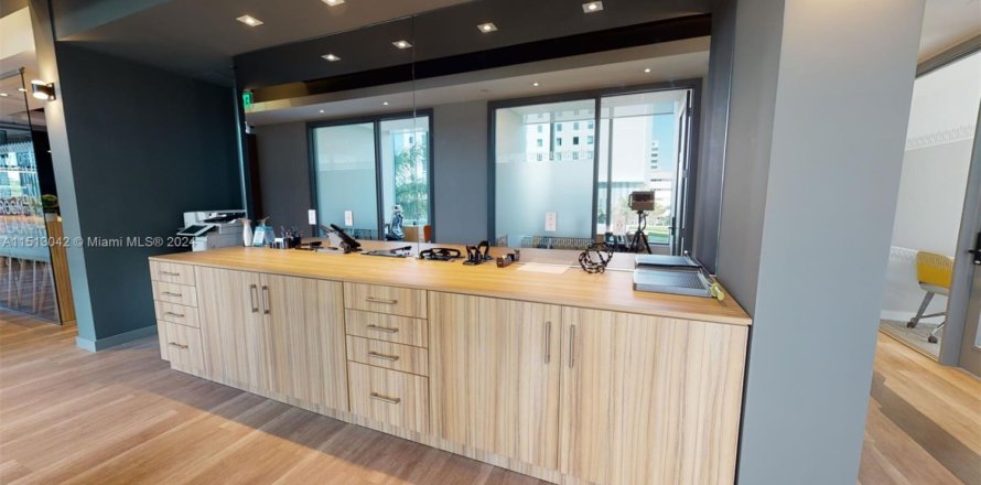 Bureau à Aventura, Floride № 945541