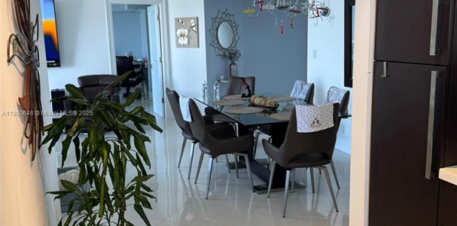 Condominio en Aventura, Florida, 2 dormitorios  № 1951971