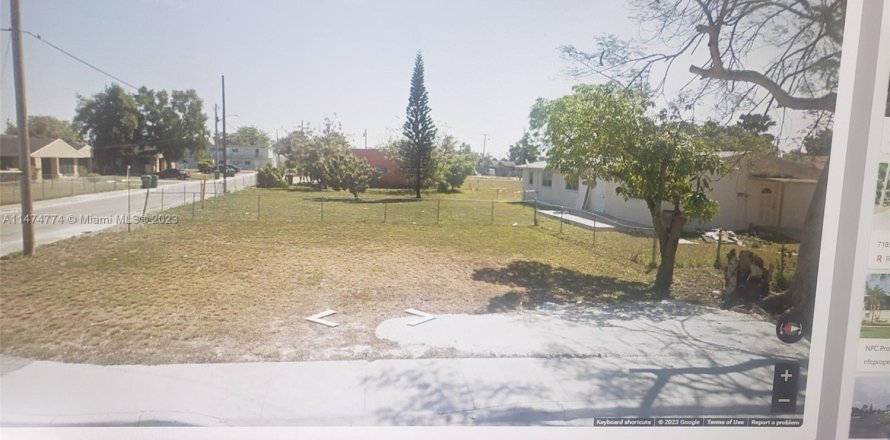 Land in Homestead, Florida № 786142