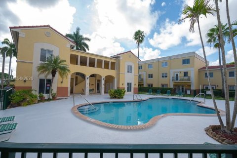 Copropriété à louer à Miami, Floride: 2 chambres, 105.91 m2 № 2001190 - photo 2