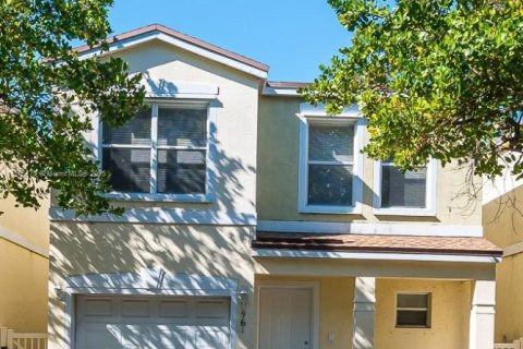 House in Deerfield Beach, Florida 3 bedrooms, 138.05 sq.m. № 1868329 - photo 1