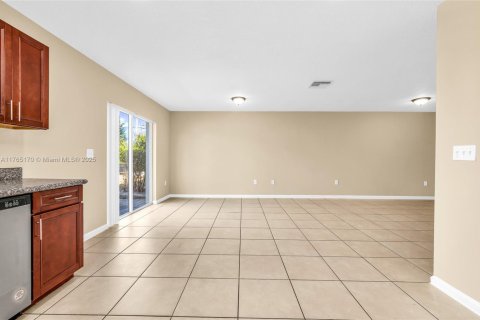 House in Deerfield Beach, Florida 3 bedrooms, 138.05 sq.m. № 1868329 - photo 5
