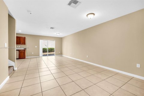 House in Deerfield Beach, Florida 3 bedrooms, 138.05 sq.m. № 1868329 - photo 6