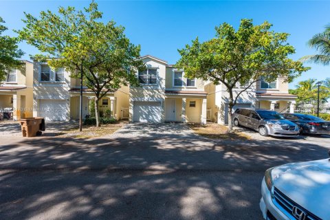 House in Deerfield Beach, Florida 3 bedrooms, 138.05 sq.m. № 1868329 - photo 26