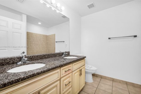 House in Deerfield Beach, Florida 3 bedrooms, 138.05 sq.m. № 1868329 - photo 12